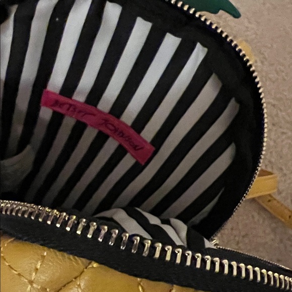 Betsey Johnson “Pineapple of My Eye” Yellow Mini Backpack NWOT - Picture 5 of 8